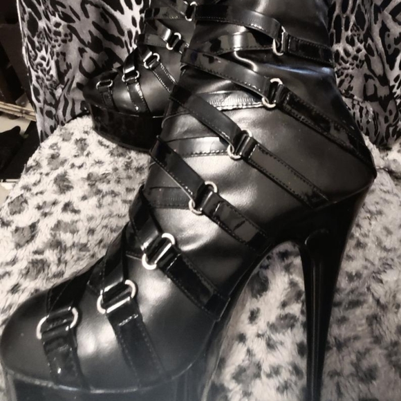 Women's size11 Stilletto 6" Heel Corset Boots - Picture 4 of 4